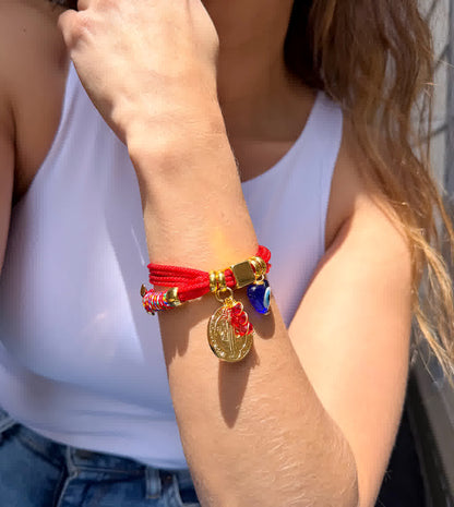 Pulsera Amuleto rojo multicolor  dije de san benito - Sara´s accesorios