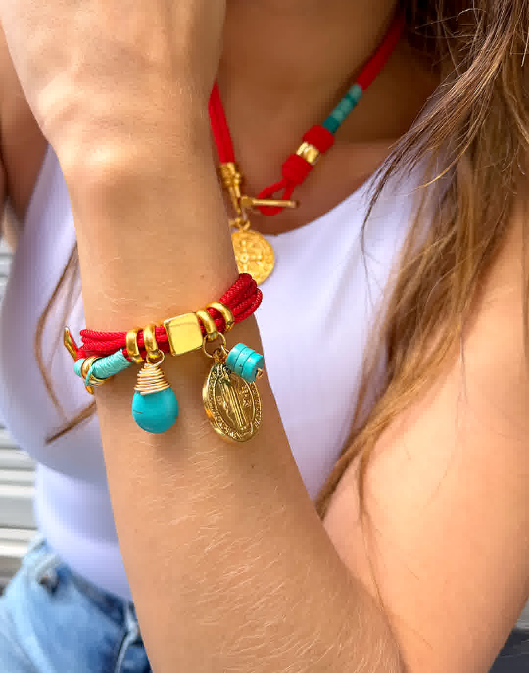 Pulsera Amuleto rojo turquesa dije de san benito