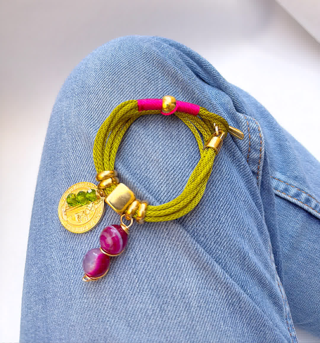 Pulsera Amuleto verde oliva dije de san benito