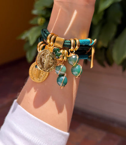 Pulsera Amuleto Verde Petroleo  con dije de San Benito