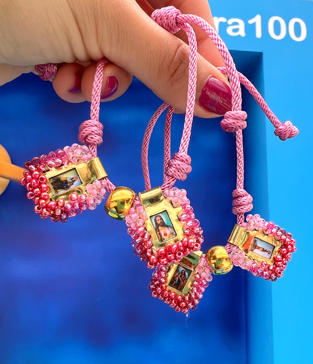 Pulsera Cordon Escapulario Glam Mini Rosado - Sara´s accesorios