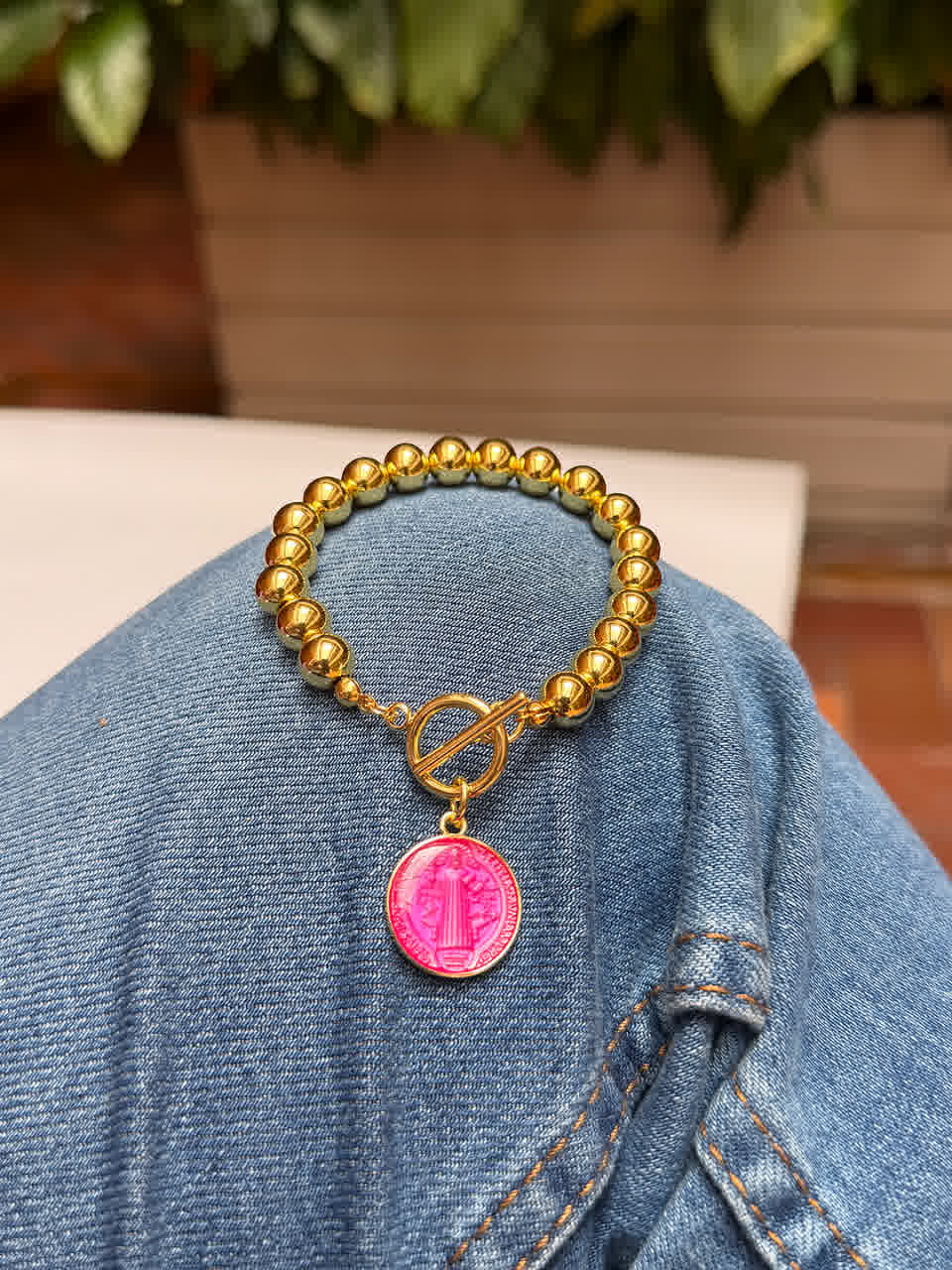 Pulsera Esperanza Dorada dije san benito fucsia