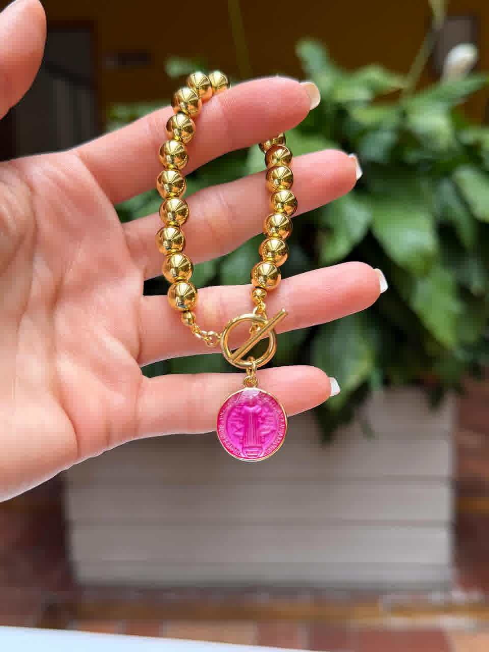 Pulsera Esperanza Dorada dije san benito fucsia