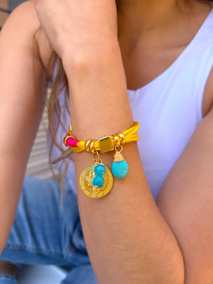 Pulsera Amuleto amarillo con dije de san benito