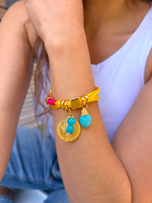 Pulsera Amuleto amarillo con dije de san benito