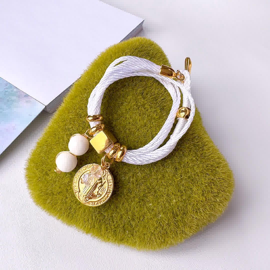 Pulsera Amuleto Blanca con dije de San Benito