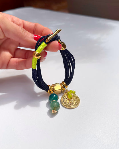 Pulsera Amuleto Colombia Azul Oscuro con dije de San Benito