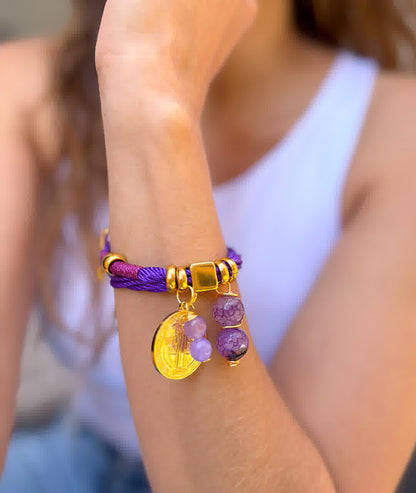 Pulsera Amuleto Morado con dije de san benito