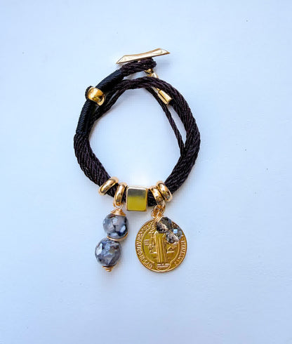Pulsera Amuleto negro con dije de san benito