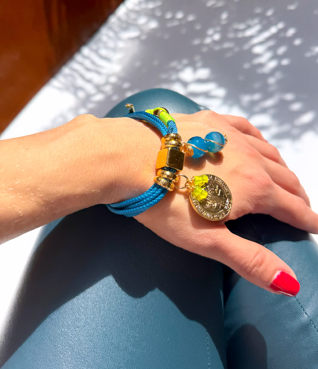 Pulsera Amuleto Colombia Azul Cobalto con dije de San Benito