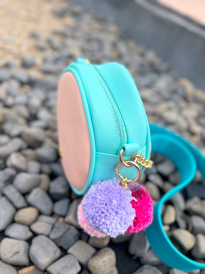 Bolsos pequeños y de mano para mujer, modernos y funcionales, disponibles en nuestra tienda online.