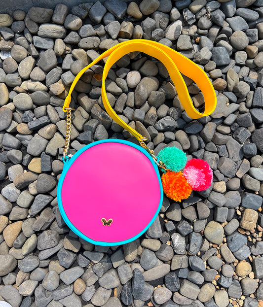 Bolsos pequeños y de mano para mujer, modernos y funcionales, disponibles en nuestra tienda online.