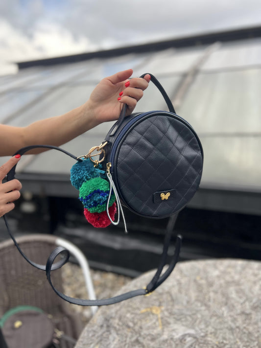 bolsos para mujer, bolsos de moda Colombia, bolsos artesanales, bolsos hechos a mano, bolsos tendencia 2025, bolsos colombianos
