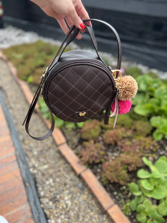 bolsos para mujer, bolsos de moda Colombia, bolsos artesanales, bolsos hechos a mano, bolsos tendencia 2025, bolsos colombianos