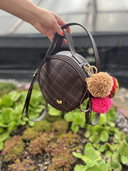 bolsos para mujer, bolsos de moda Colombia, bolsos artesanales, bolsos hechos a mano, bolsos tendencia 2025, bolsos colombianos