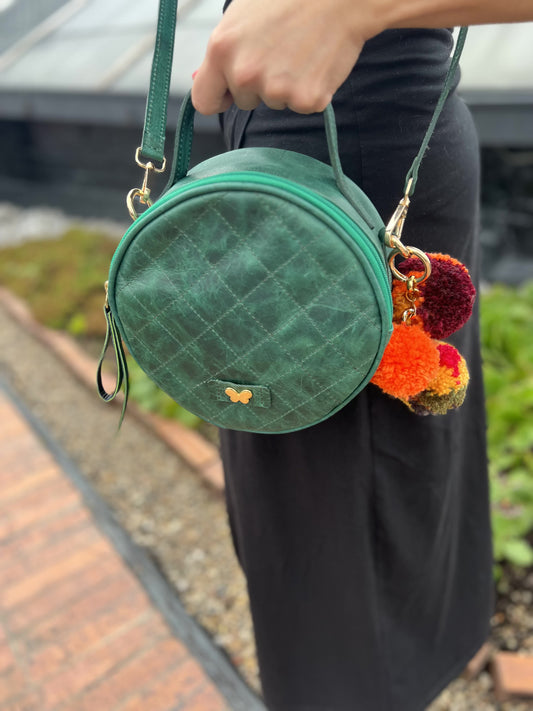 bolsos para mujer, bolsos de moda Colombia, bolsos artesanales, bolsos hechos a mano, bolsos tendencia 2025, bolsos colombianos